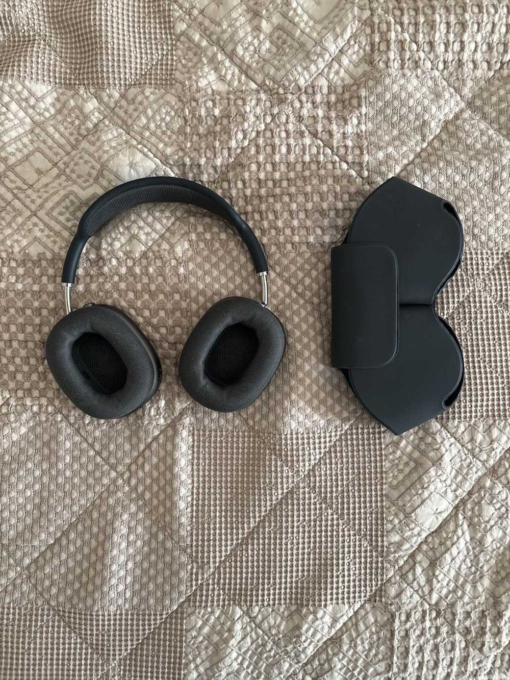 Apple × Other × Streetwear BLACK AIRPOD PRO MAX - image 2