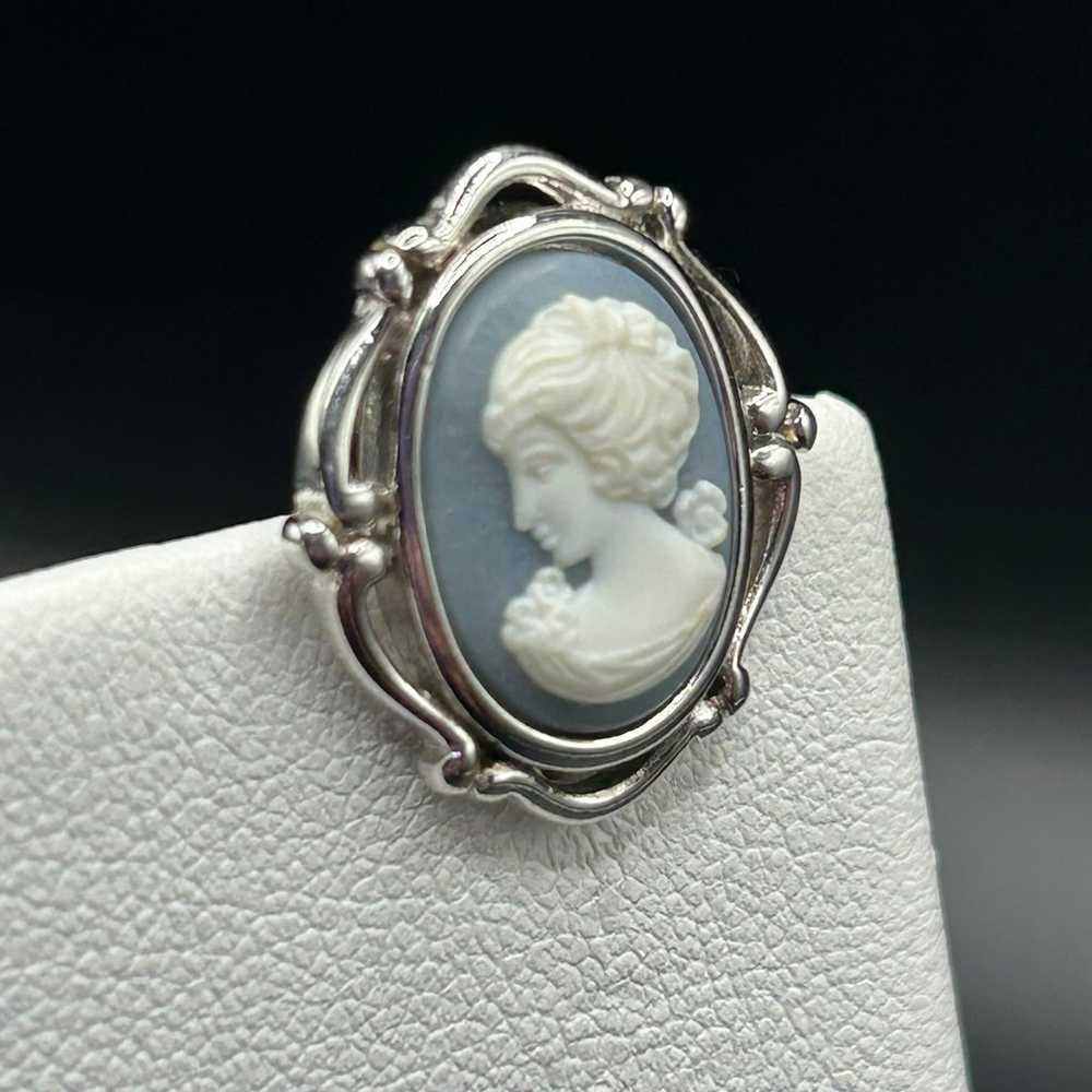 Trifari Vintage Blue & White Cameo Clip On Earrin… - image 2