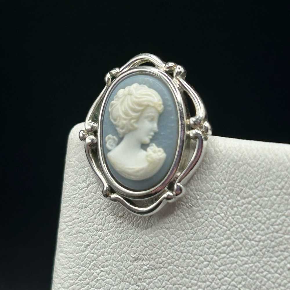 Trifari Vintage Blue & White Cameo Clip On Earrin… - image 7