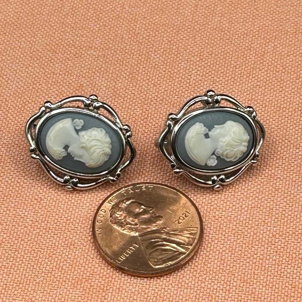 Trifari Vintage Blue & White Cameo Clip On Earrin… - image 9