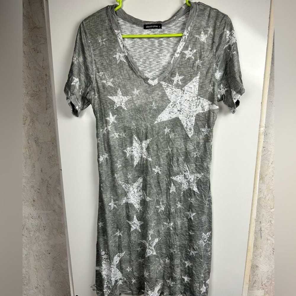 David Cline star print dress Sz L 5927
Shirt slee… - image 1