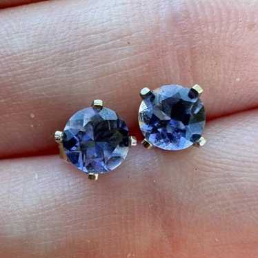 Vintage solid 14k gold genuine IOLITE stud earring