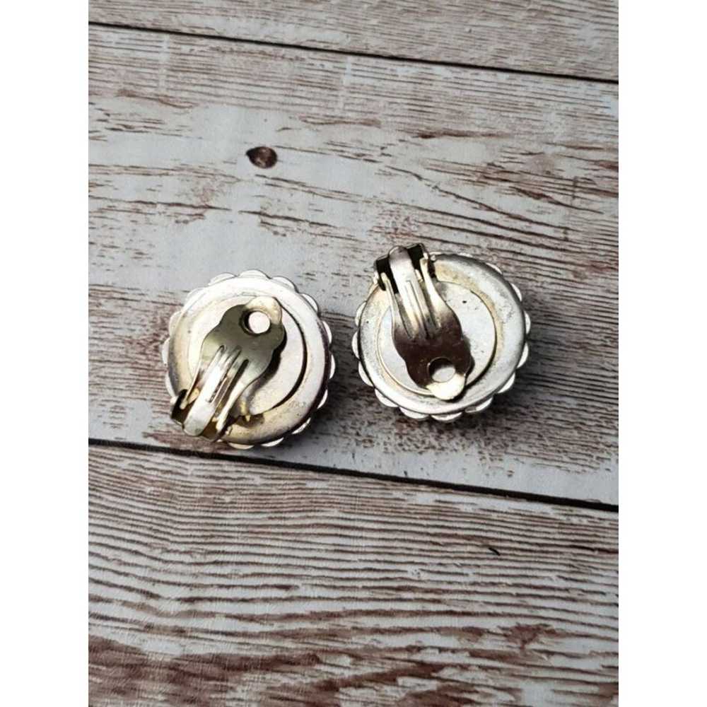 Vintage Clip On Earrings - Faux Pearl with Decora… - image 4