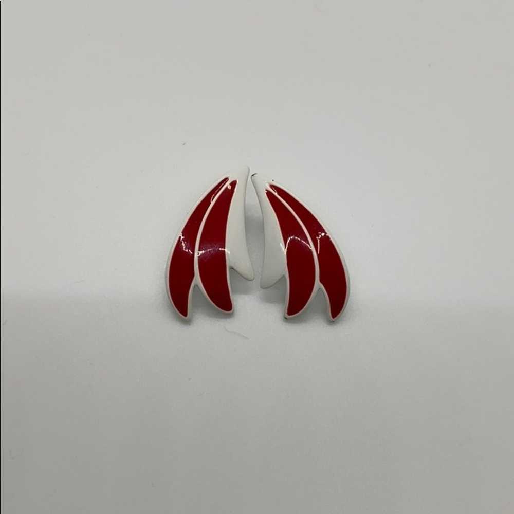 Vintage red and white feather statement earrings - image 1