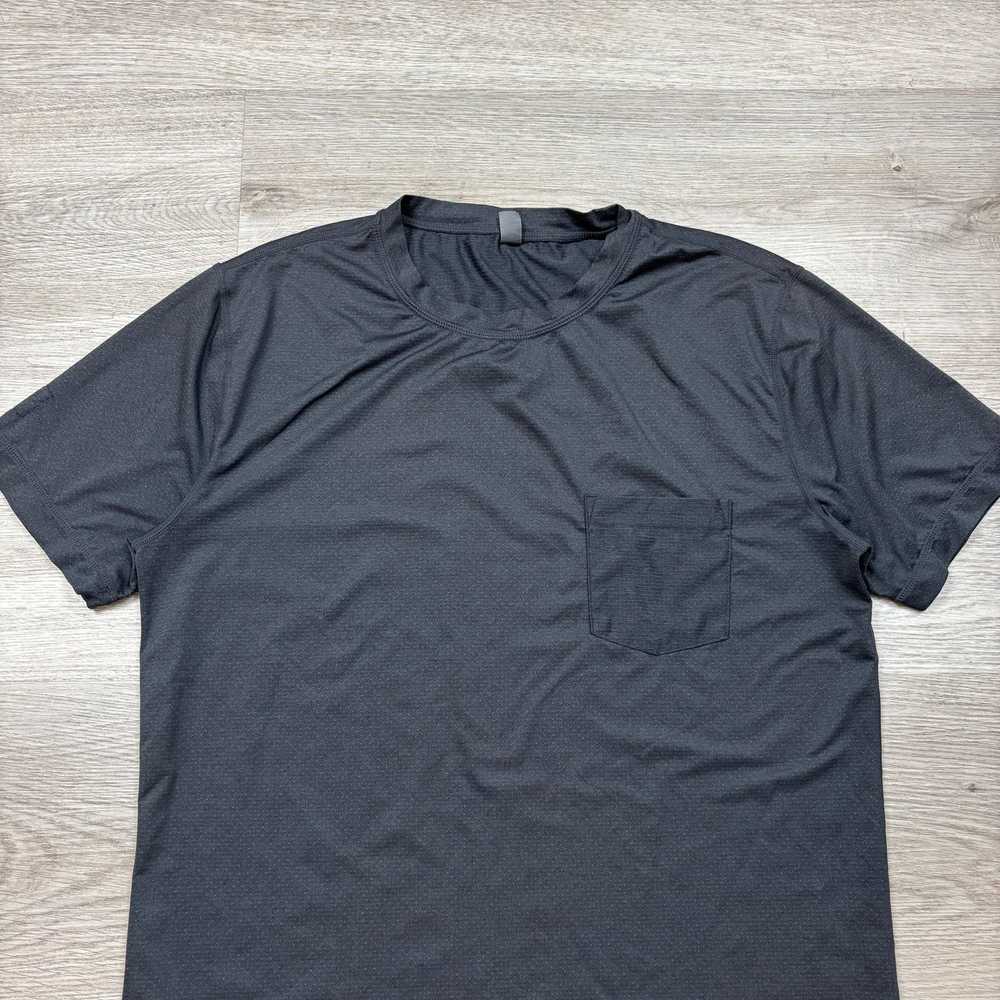 Vuori Vuori Performance Tech Pocket Tee Shirt Med… - image 2