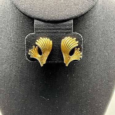 Vintage Trifari Earrings Signed Clip On