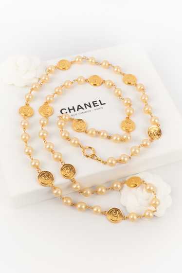 Collier / sautoir de perles Chanel