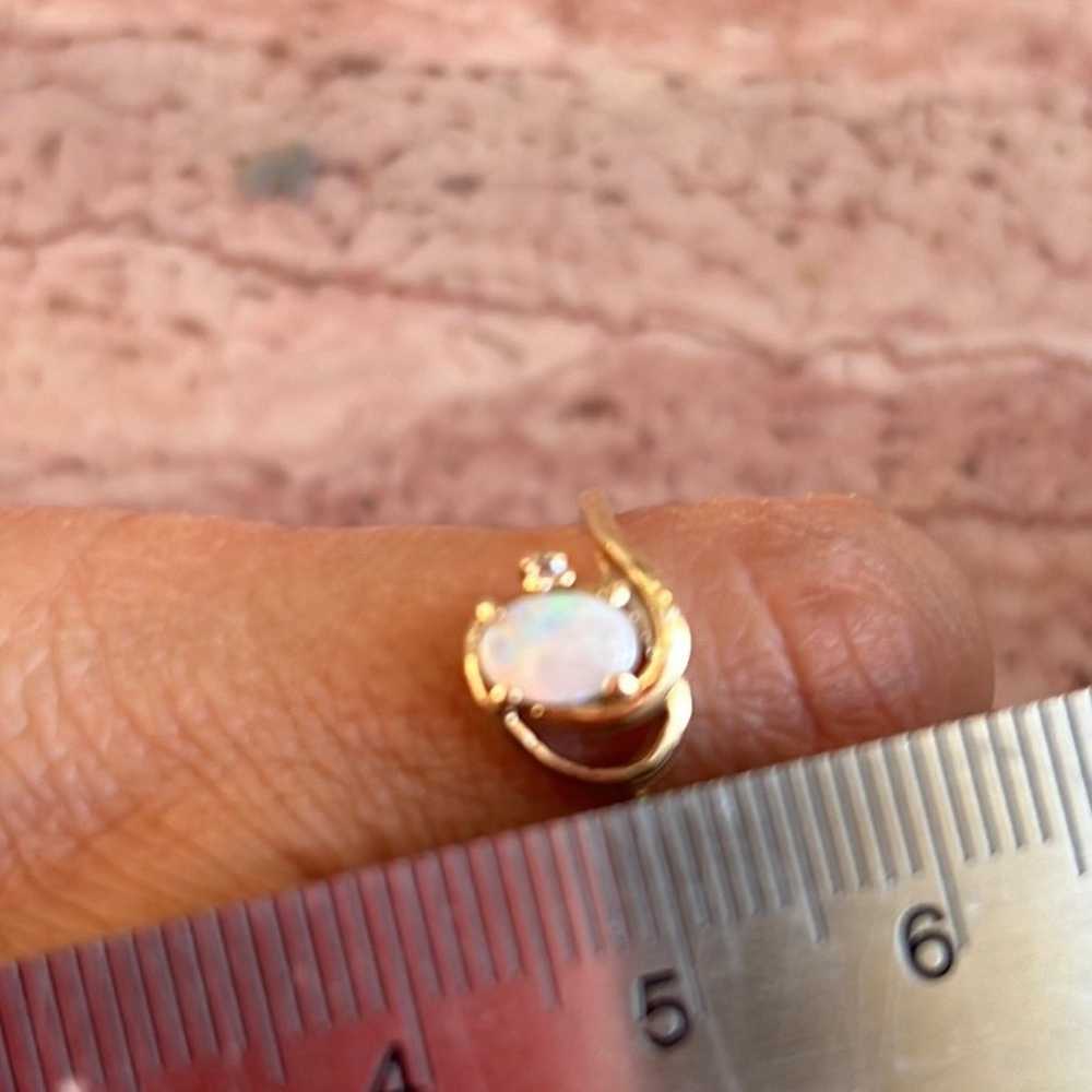 Vintage 14k yellow gold opal ring - image 2