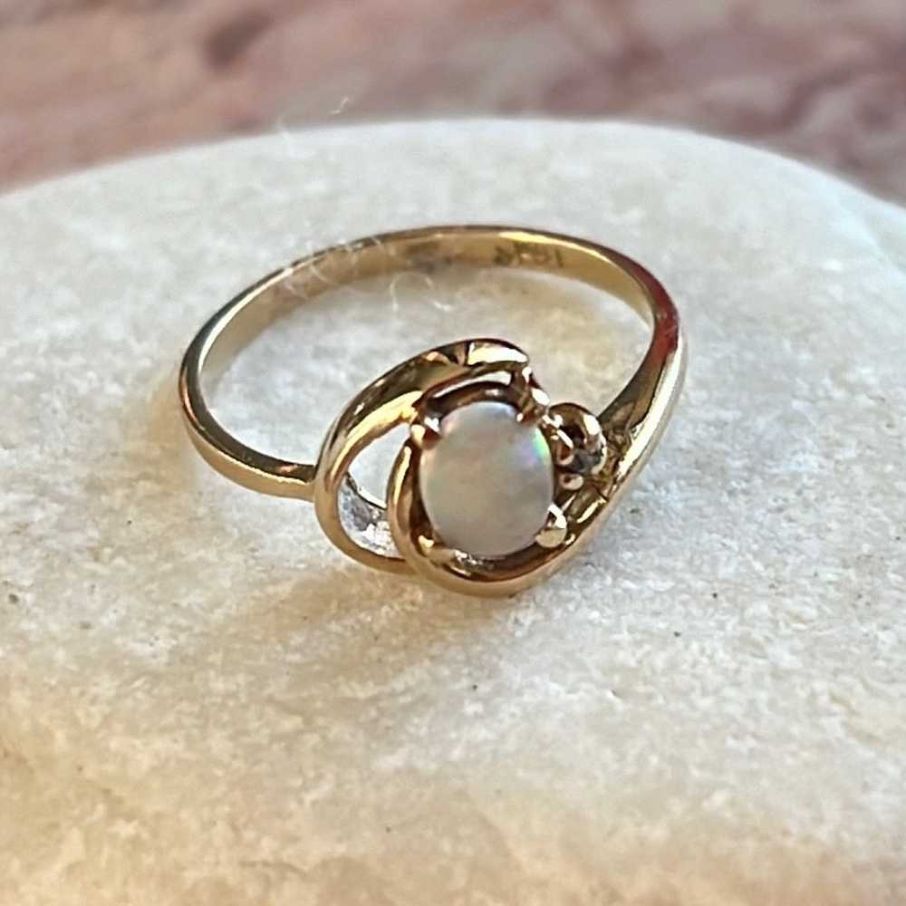 Vintage 14k yellow gold opal ring - image 4