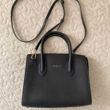 Good product! FURLA shoulder bag.