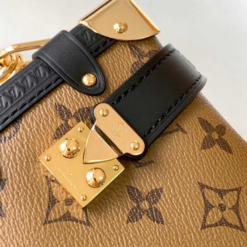 Louis Vuitton Shoulder Bag - image 5