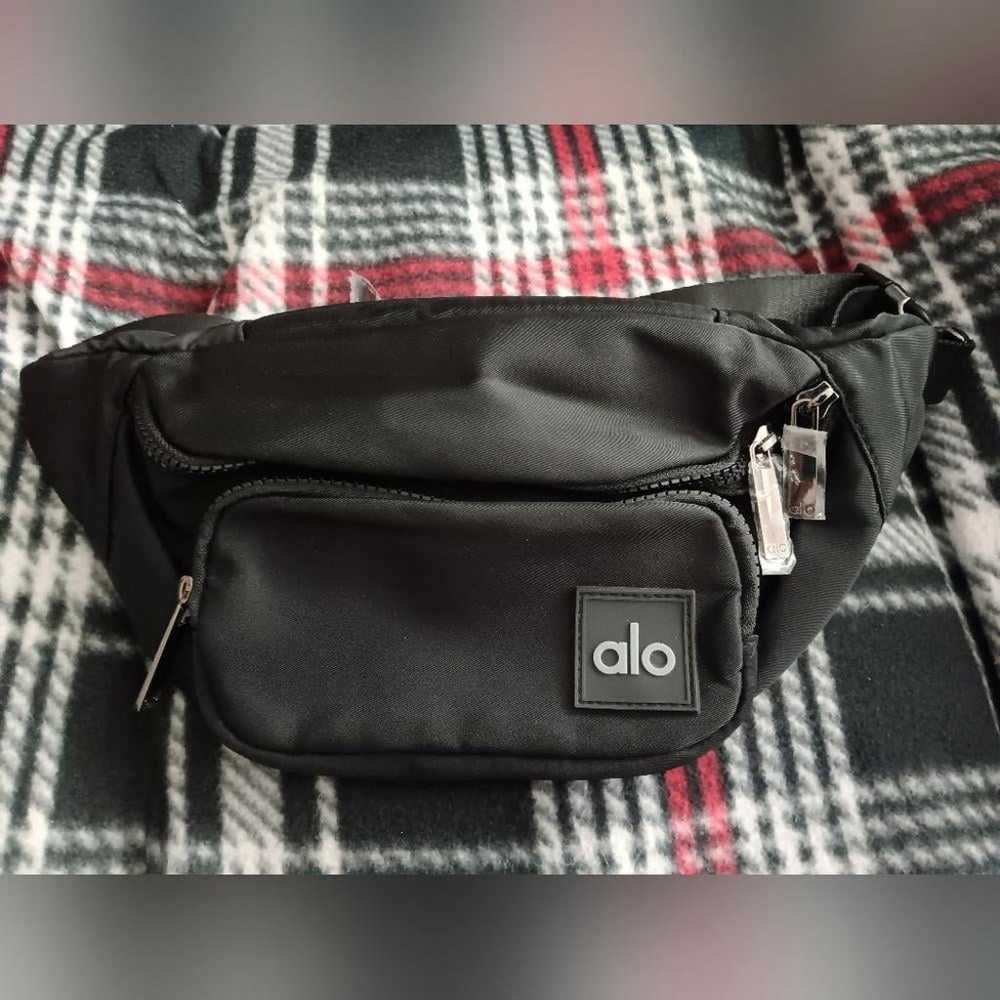 Alo Yoga Explorer Fanny Pack in Black - image 2