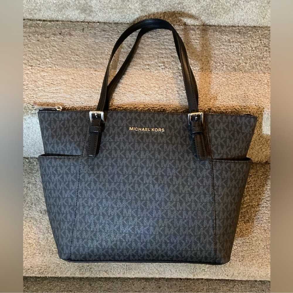 Used Once! Like Brand New! MICHAEL KORS Large CHA… - image 1