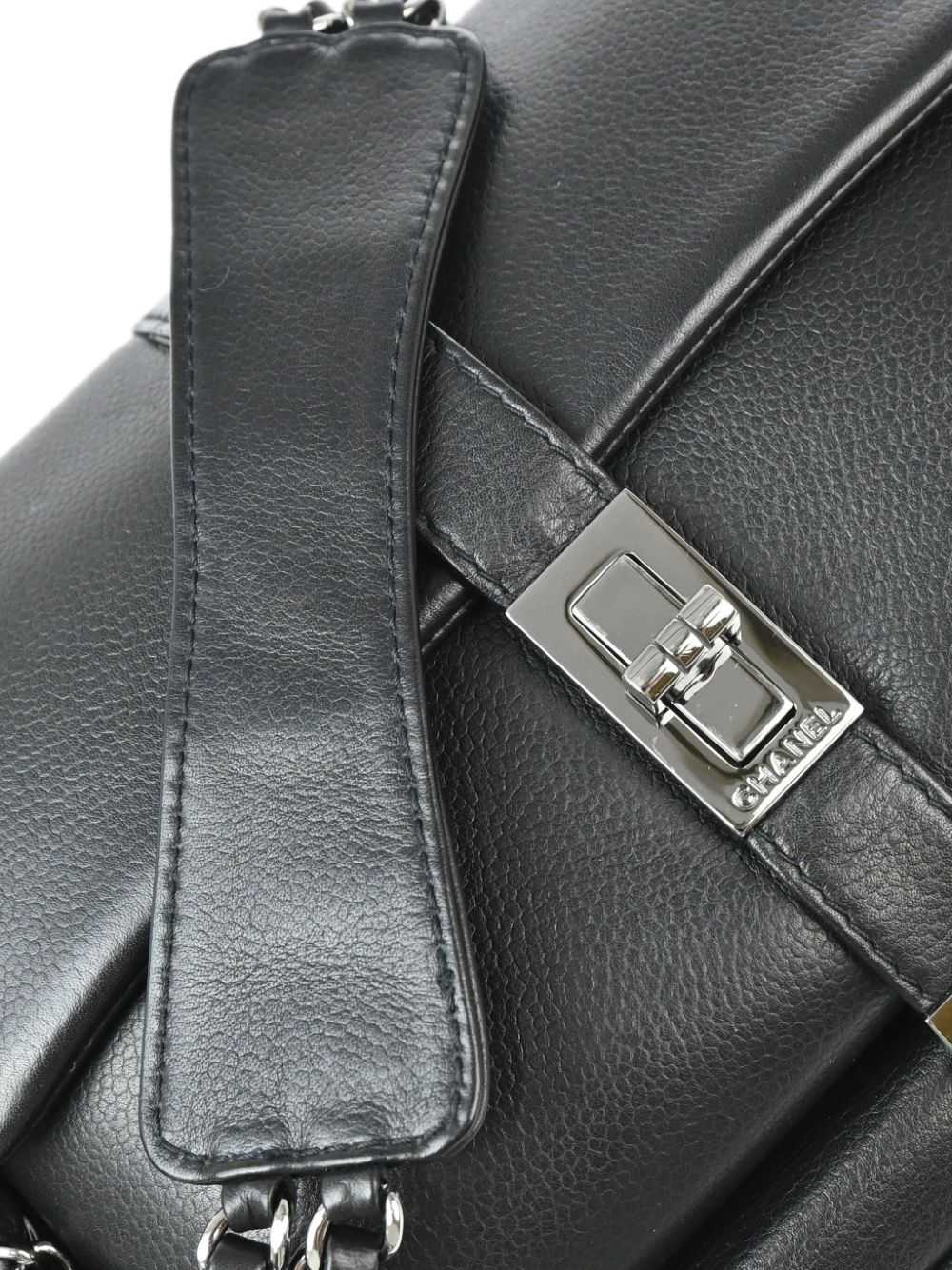 CHANEL Pre-Owned 2003 leather shoulder bag - Black - image 5