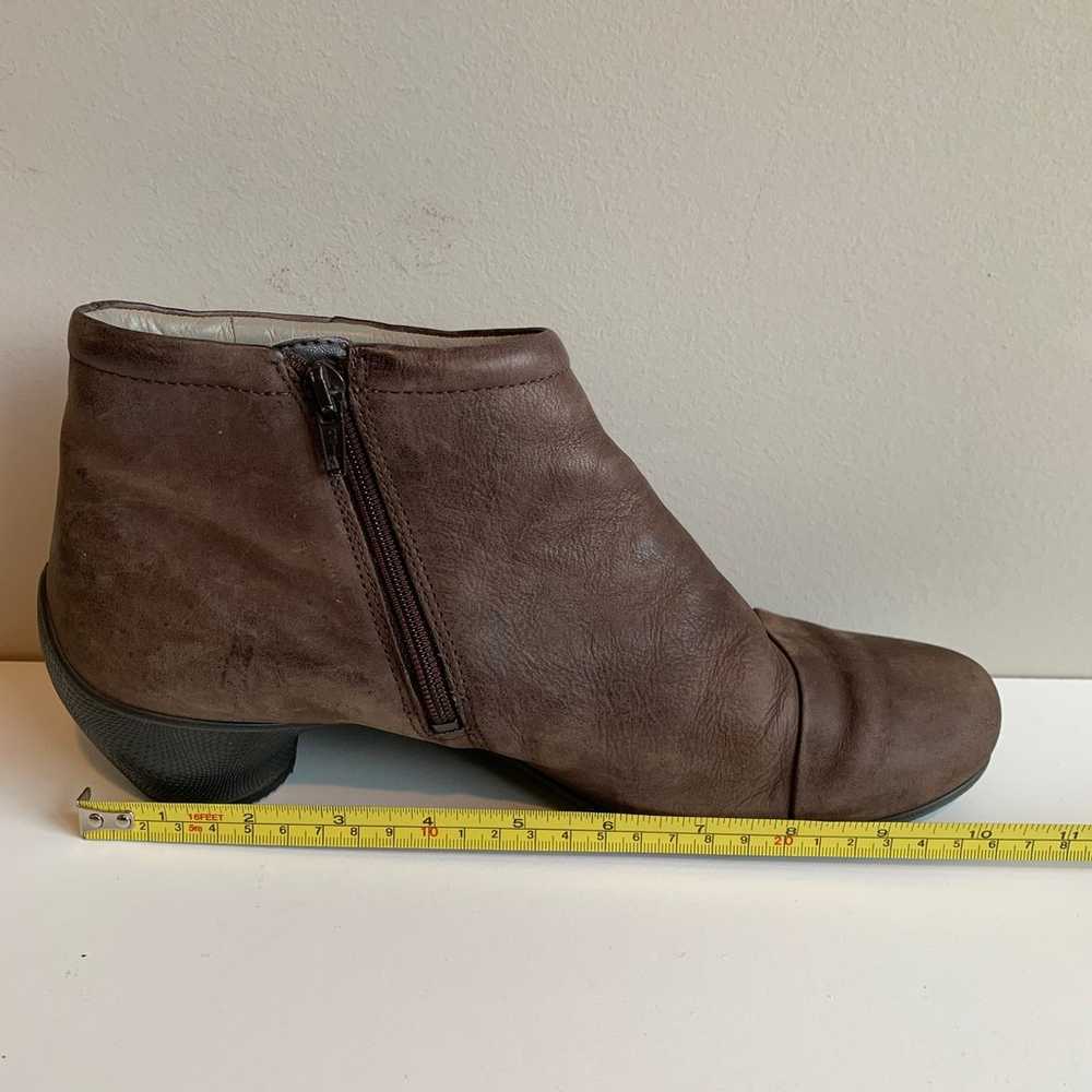 Ecco brown leather ankle booties side zip padded … - image 12