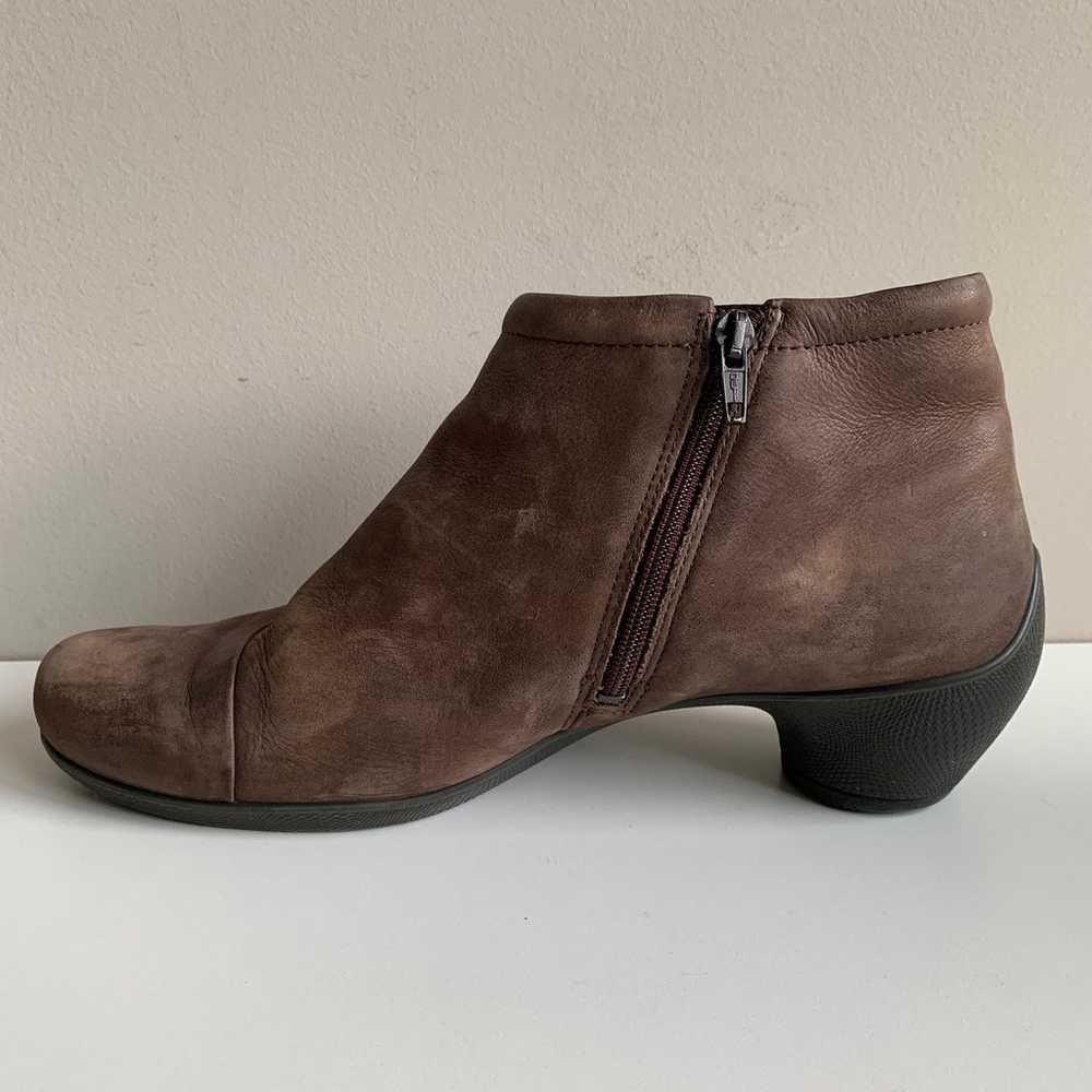 Ecco brown leather ankle booties side zip padded … - image 5