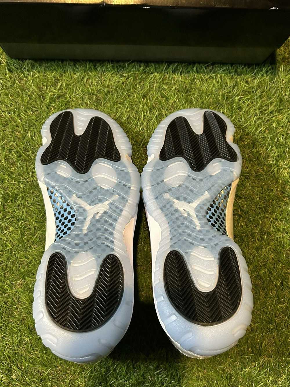 Jordan Brand DS Jordan 11 Legend Blue 2024 - image 9