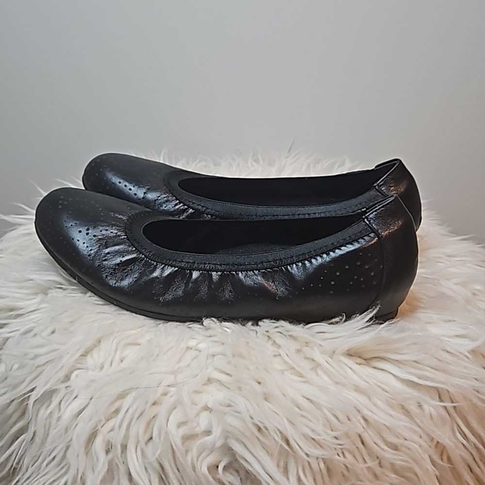 Munro American Perforated Black Leather Slip on B… - image 5