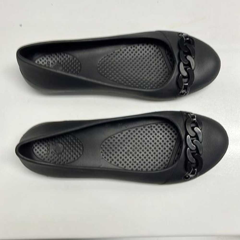 Crocs Women’s Gianna Black Rounded Ballet Flat wi… - image 3