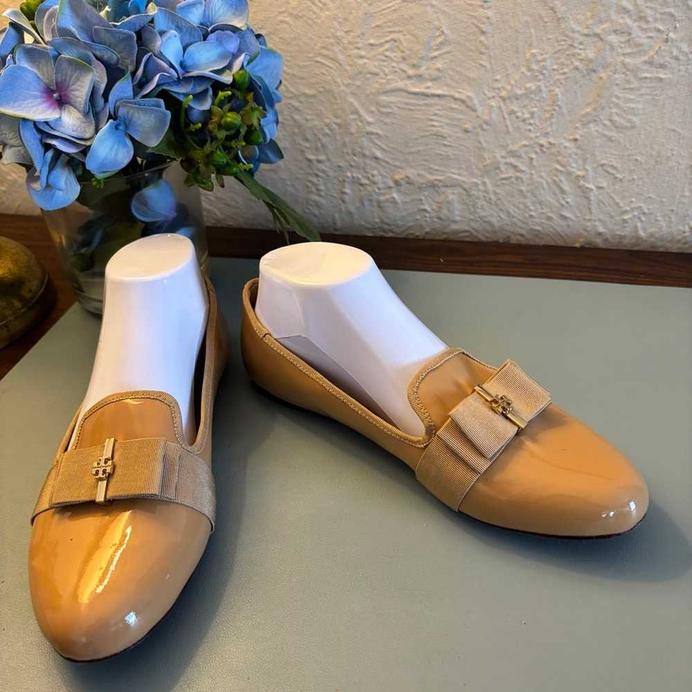 Tory Burch patent leather tan loafers woman’s 8.5 - image 1