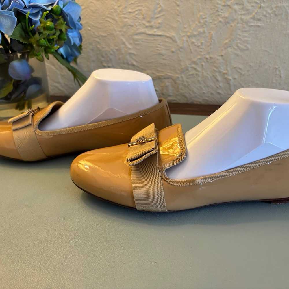 Tory Burch patent leather tan loafers woman’s 8.5 - image 5