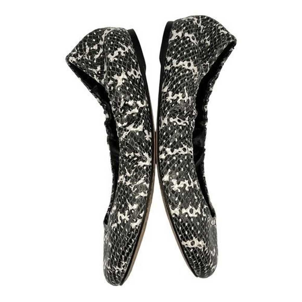 ALICE + OLIVIA Snakeskin Ballet Flats Black White… - image 4