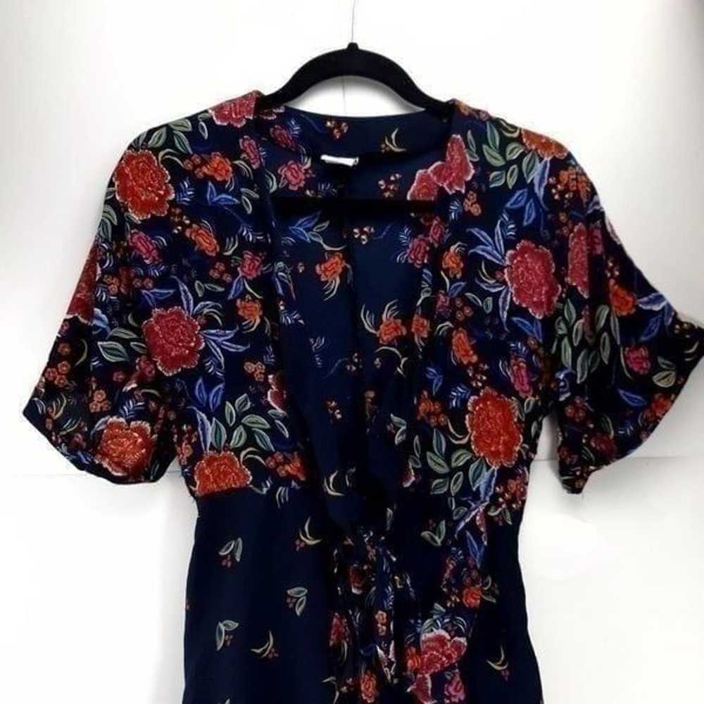 Selfie Leslie women's Blue Floral Print V-Neck Mi… - image 2