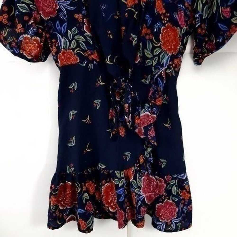 Selfie Leslie women's Blue Floral Print V-Neck Mi… - image 3