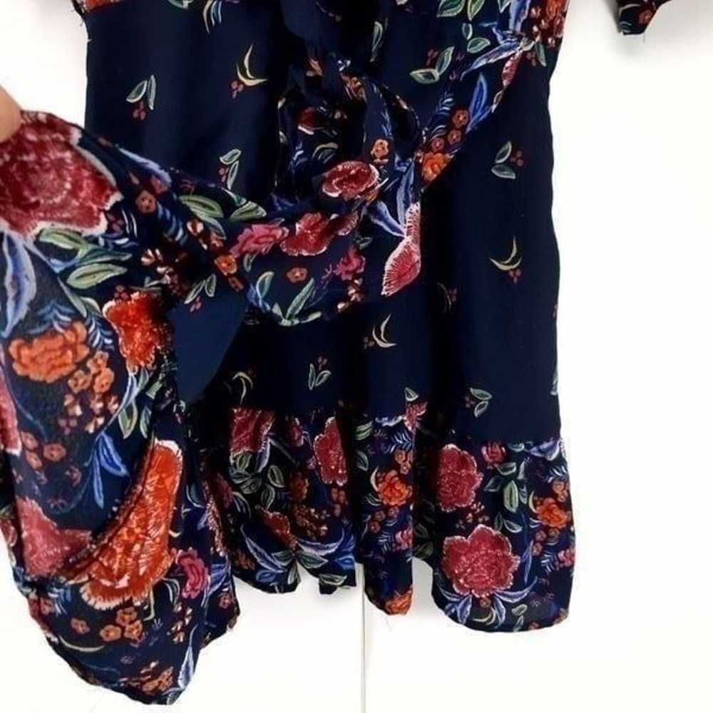 Selfie Leslie women's Blue Floral Print V-Neck Mi… - image 4