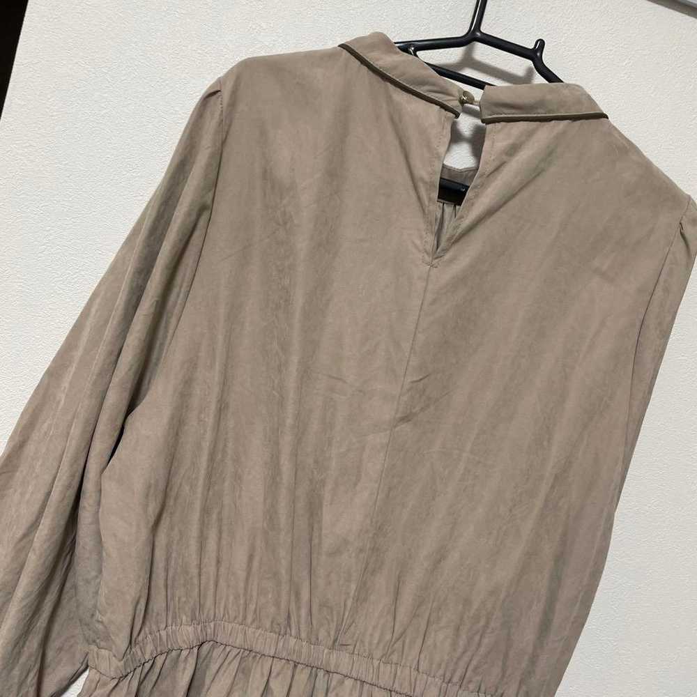 Beige long-sleeve long dress with elastic waist. - image 3