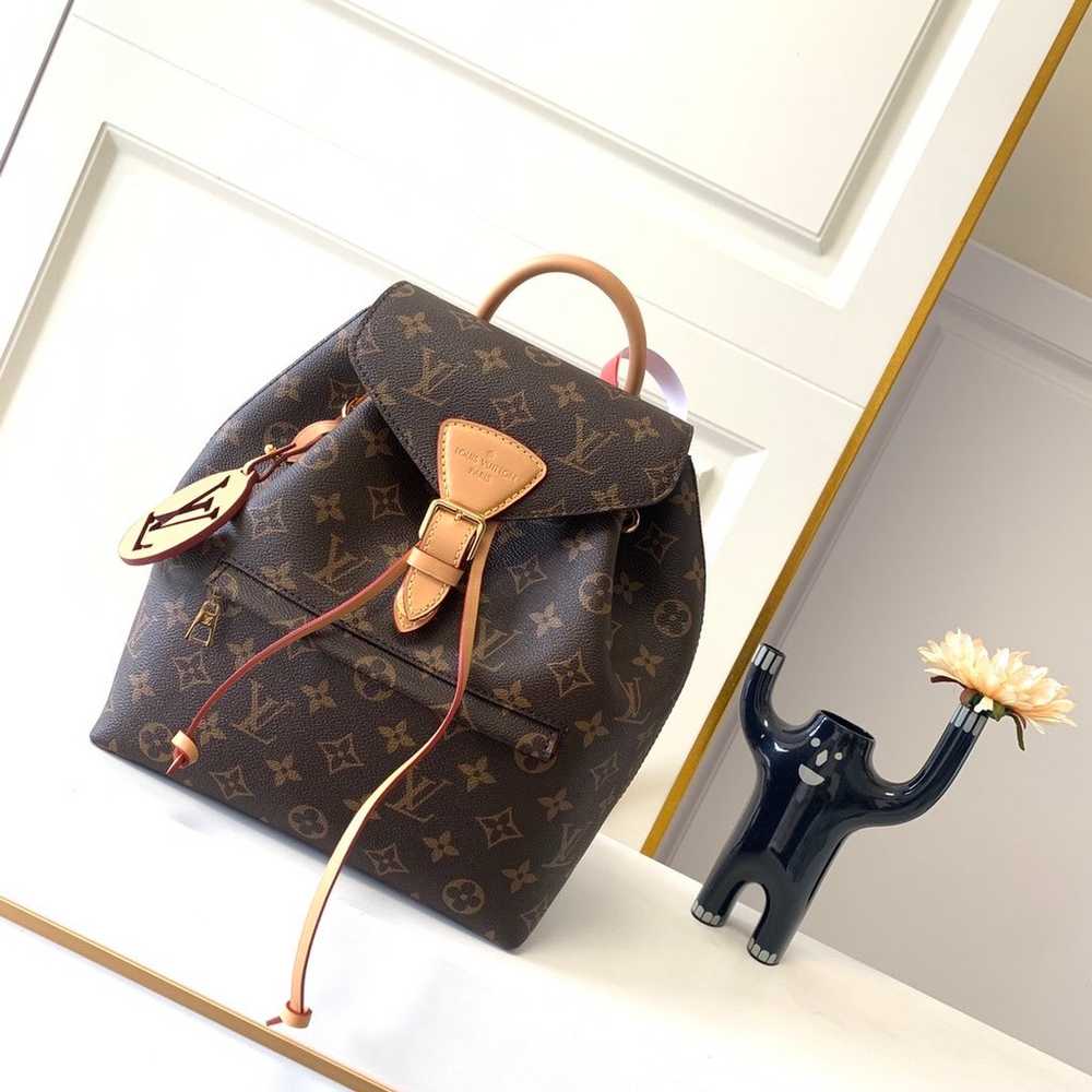 Louis Vuitton Shoulder Bag - image 1