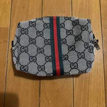 Gucci pouch in excellent condition.