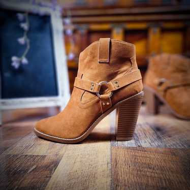 NWOT Callisto of California Tan Ankle Boots  9.5