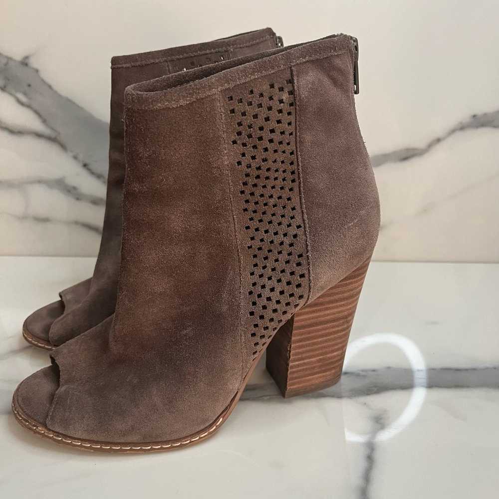 Gianni Bini | Women's Brown Leather Laser Cut Pee… - image 3