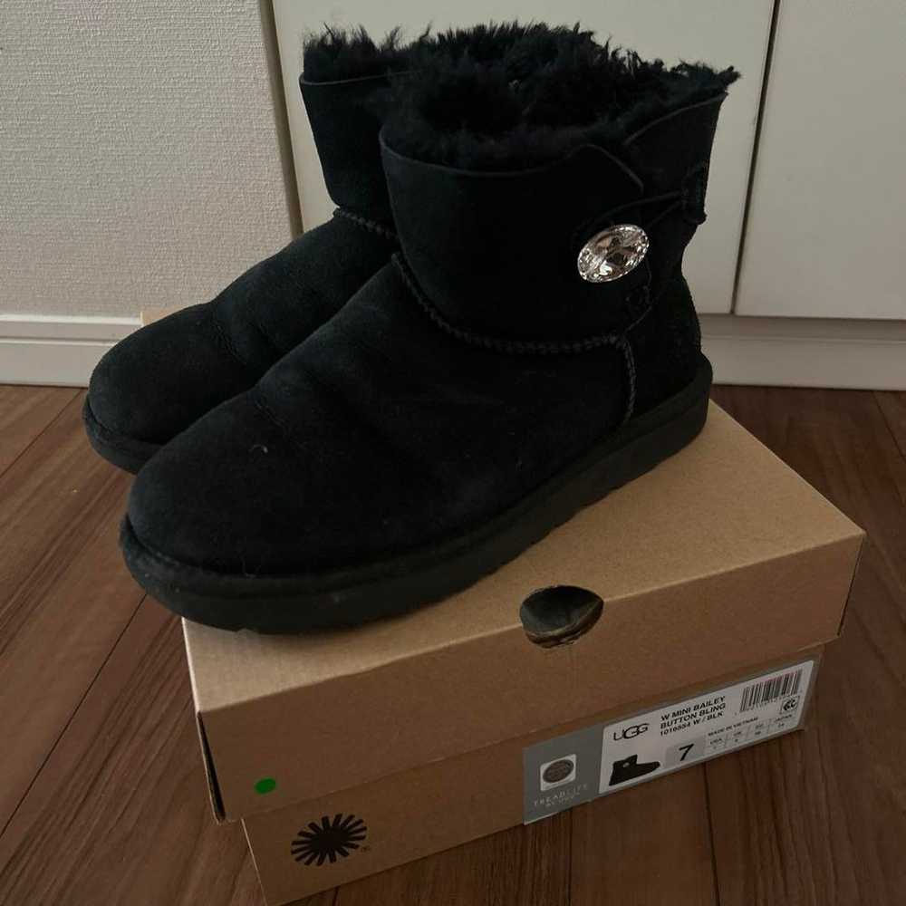 UGG sheepskin boots size 7 black - image 1