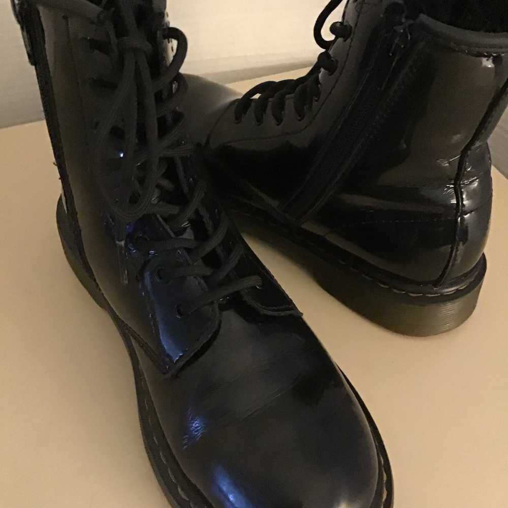 Dr Martens women black patent leather combat boot… - image 5