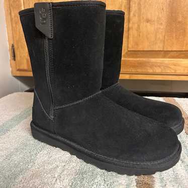 UGG Classic Short Bailey Zip Black ❤️ - image 1