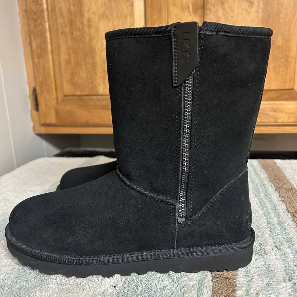 UGG Classic Short Bailey Zip Black ❤️ - image 3