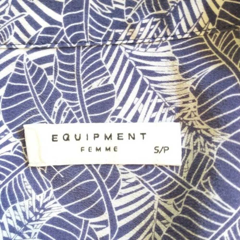 Equipment Femme Silk Blue and White Palm Print Sl… - image 9