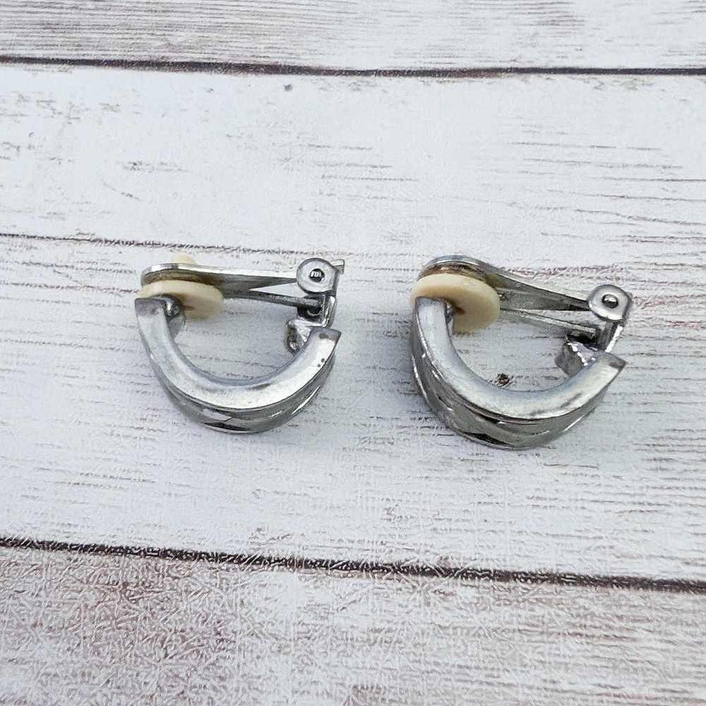 Vintage Clip On Earrings Unusual Silver Tone Half… - image 4