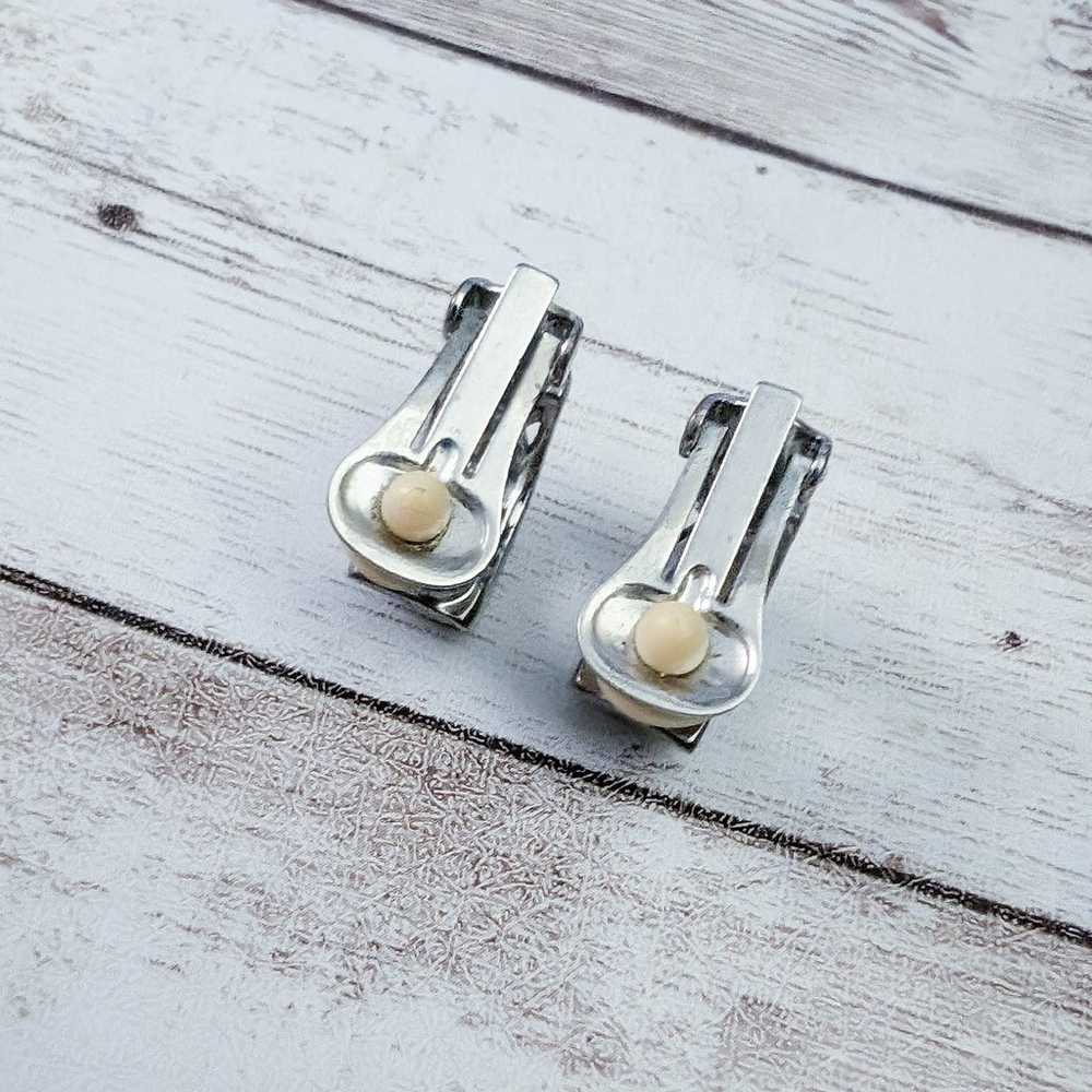 Vintage Clip On Earrings Unusual Silver Tone Half… - image 9