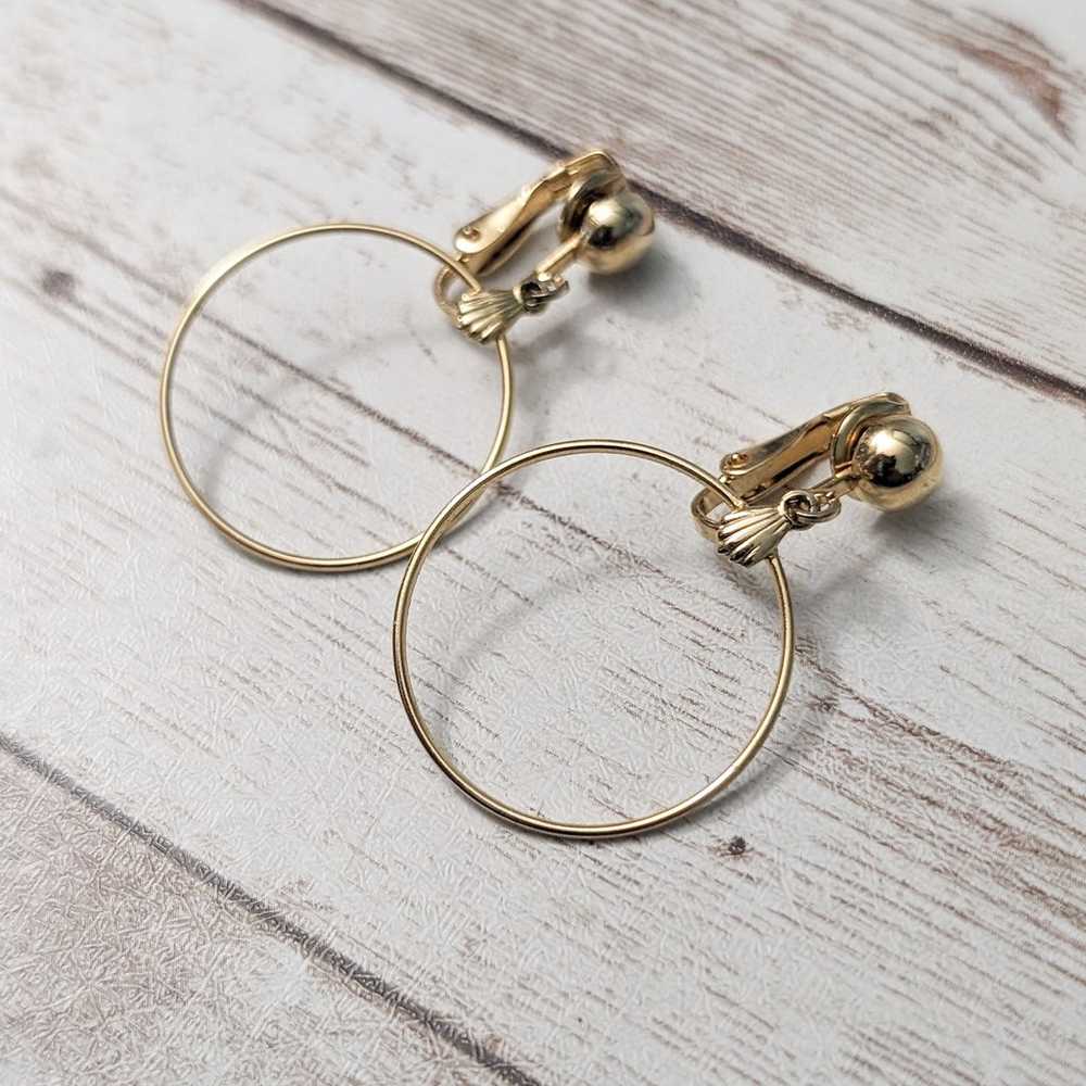 Vintage Clip On Earrings Gold Tone Circle Dangle - image 2