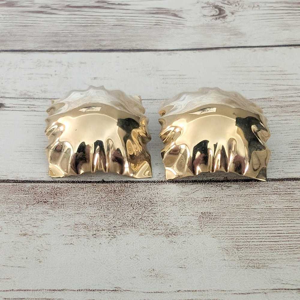 Vintage Clip On Earrings Large Gold Tone 3D State… - image 3