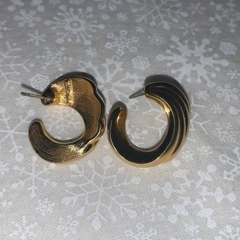 Vintage Crown Trifari Gold Pierced Hoop Earrings - image 10