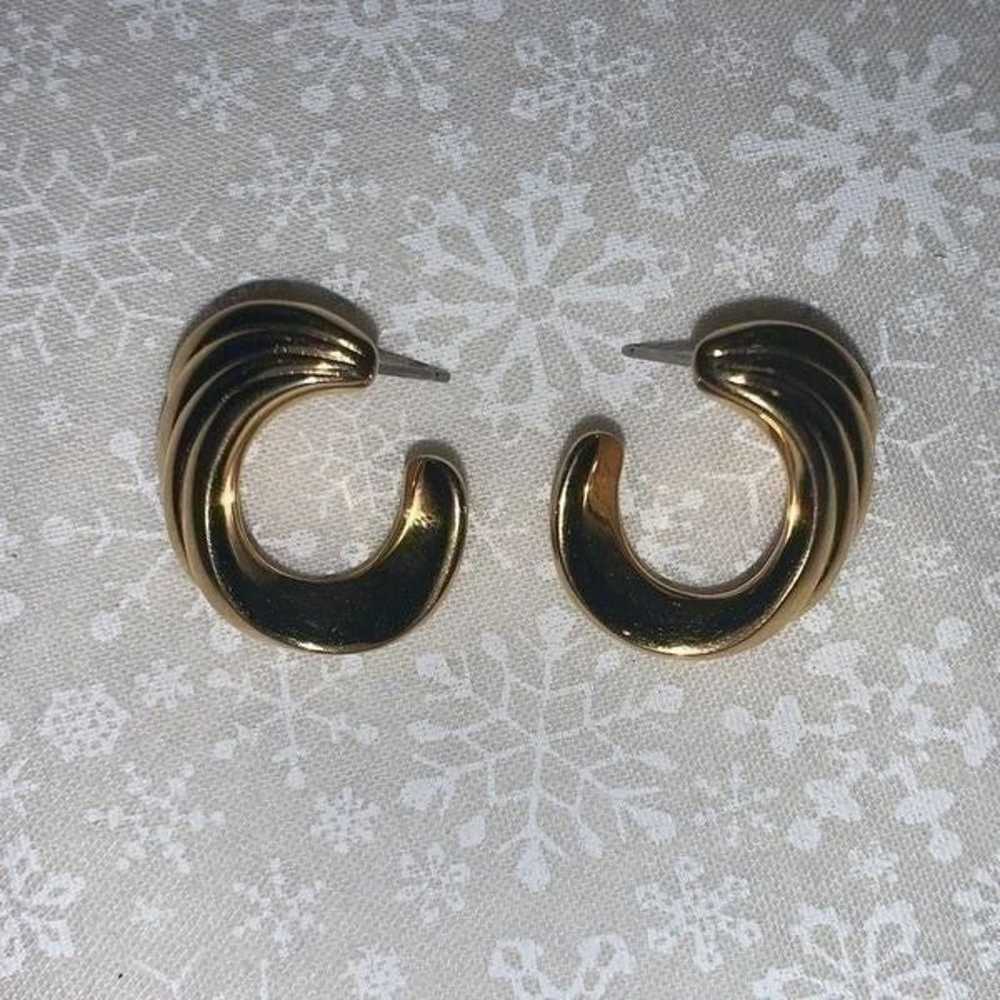 Vintage Crown Trifari Gold Pierced Hoop Earrings - image 11