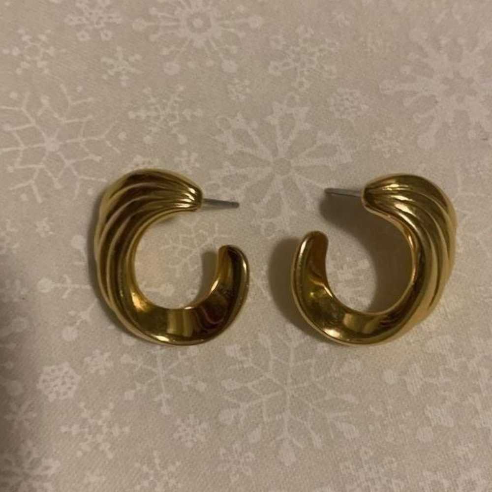 Vintage Crown Trifari Gold Pierced Hoop Earrings - image 12