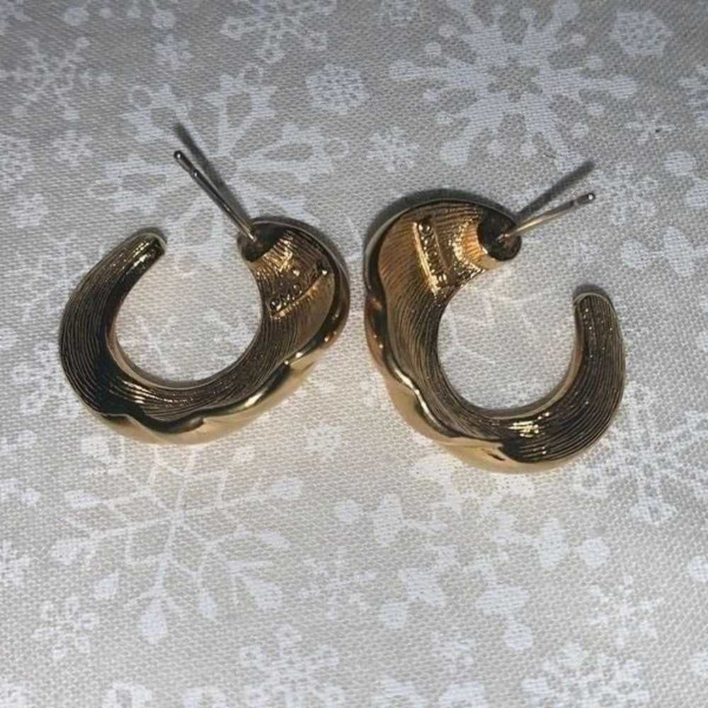 Vintage Crown Trifari Gold Pierced Hoop Earrings - image 3