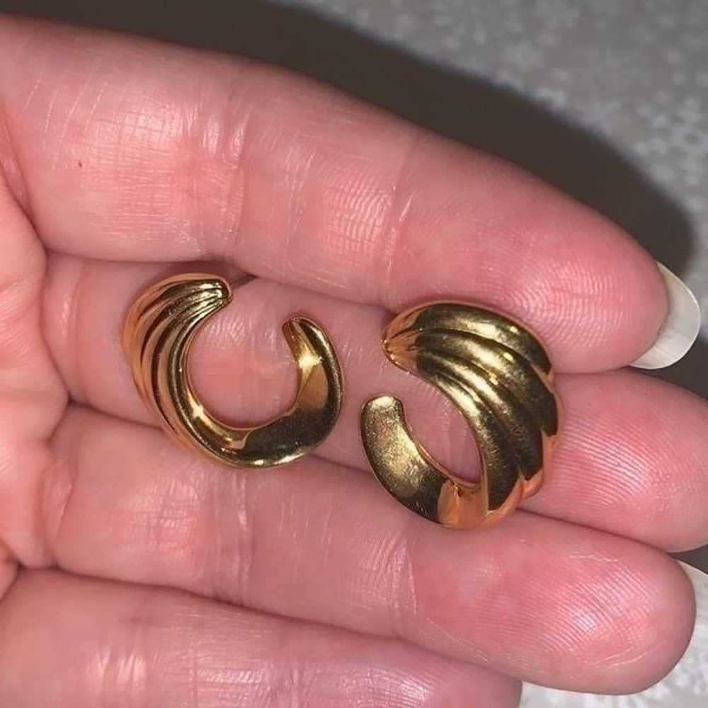 Vintage Crown Trifari Gold Pierced Hoop Earrings - image 7