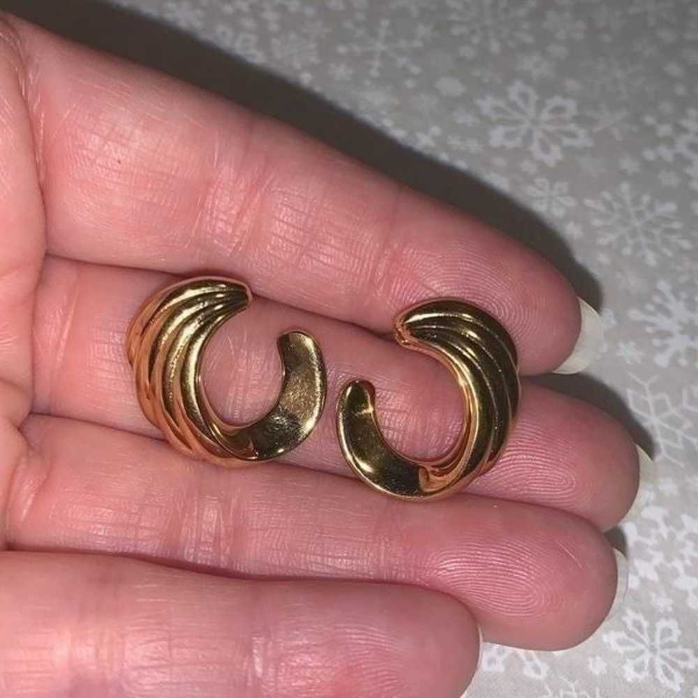 Vintage Crown Trifari Gold Pierced Hoop Earrings - image 8