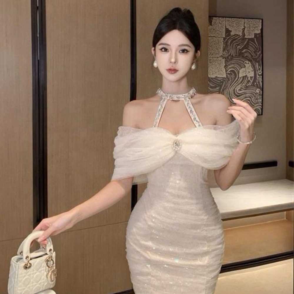 White Off-Shoulder Tight Dress - image 5